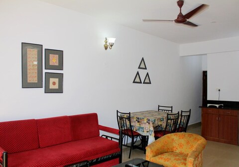 Superb 1 BHK With Wi-Fi Near Candolim Beach