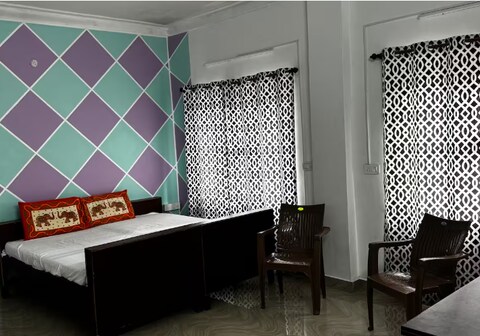 Apoorva Guest House