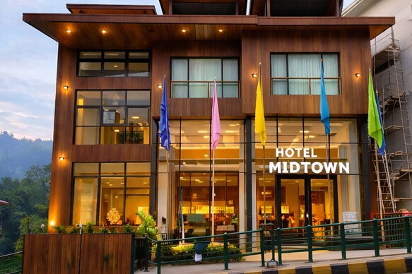 Hotel Mid Town (2 min to walk MG Marg)