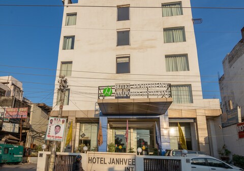 Hotel Janhvi International