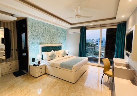 Hotel VS Residency Medanta