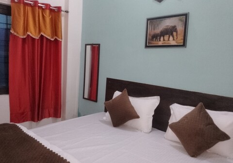 Abhi Home Stay Mailani