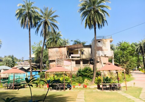 Royal Palms by Royal Garden Retreat