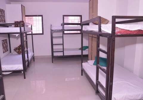 CITY BACKPACKERS HOSTEL