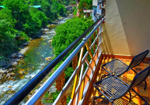 Hotel Mansarovar - Tirthan Valley