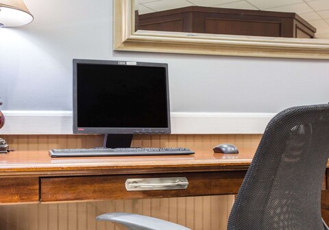 Ramada by Wyndham & Suites Warner Robins