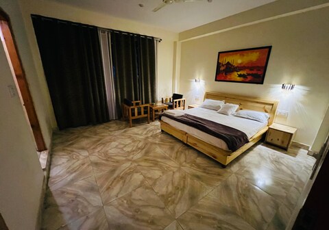 Kesri Paradise