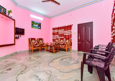 Phoenix Holiday Home