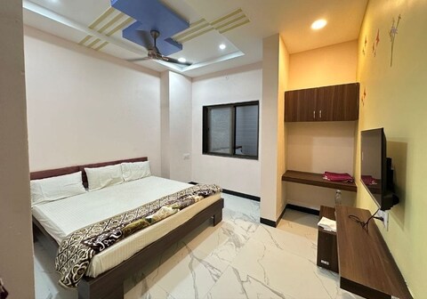 Hotel Krishna Raj