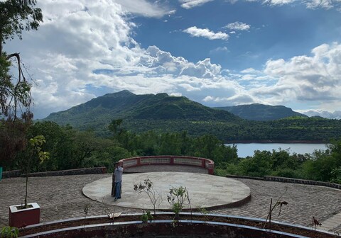 Paradise Cafe, Rooms & Cottage Mulshi (Resort)
