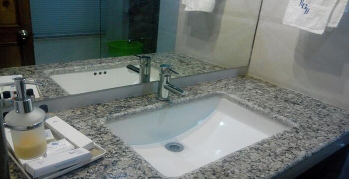 Grand Habib-w room