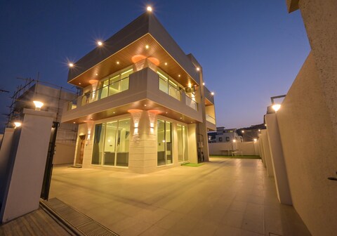 4 BHK Fortune Villa 1 w Private Pool By Jalanta Stays