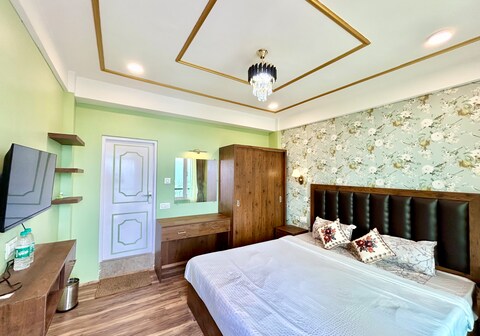 Yepplo Mountain View Luxury Rooms in the heart of Darjeeling