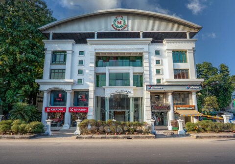 Hotel Monarch Aachal