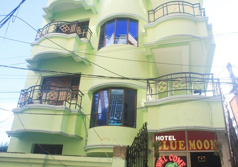 Hotel Blue Moon
