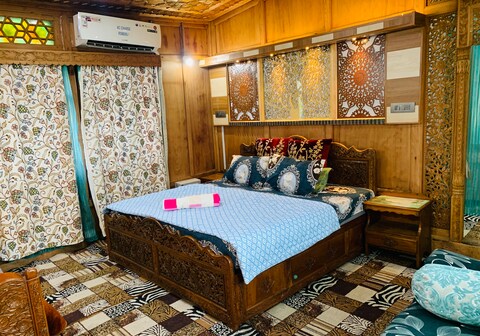 New Lucifer Houseboat