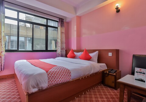 OYO 737 Hotel New Sea Paradise