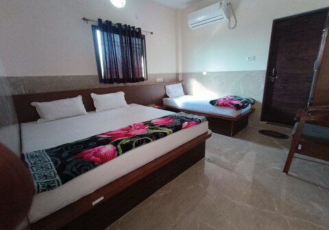 Kesari Nandan lodge & restaurant