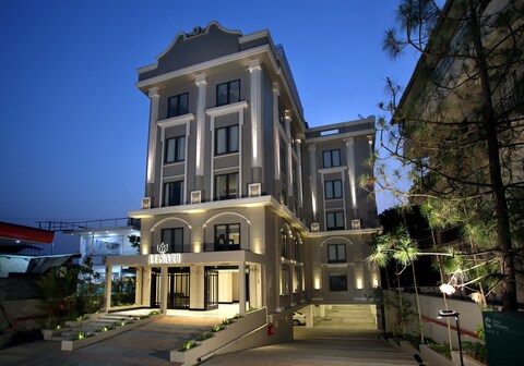 LEMARQ (2 Min drive from Rajpur Road)