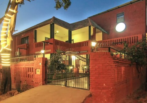 URBAN STAYS ( Lal Kothi )