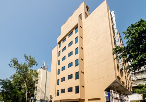 MAGNUS SQUARE - Business Hotel