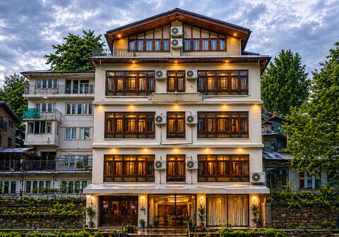 Hotel De Apple (5mins Drive to Dal Lake)