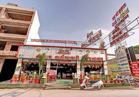 Hotel O Shree Nath Kathiyawadi Restaurant