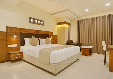 Hotel Mandovin Near Railway Station