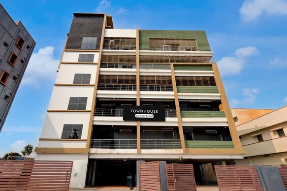 OYO Townhouse Punnami Riverview Formerly Vihaan Square