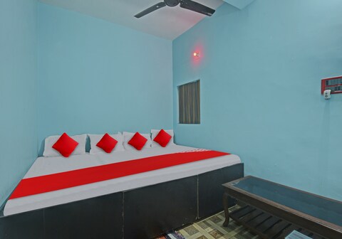 SPOT ON Red Rose Hotel & Banquet