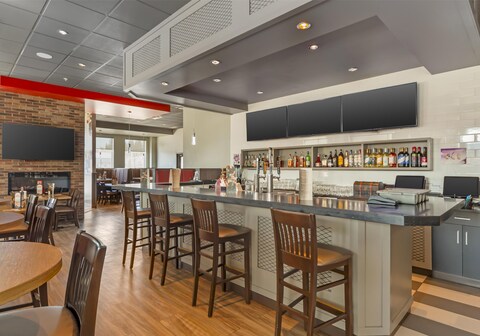 Best Western Plus Hinton Inn & Suites