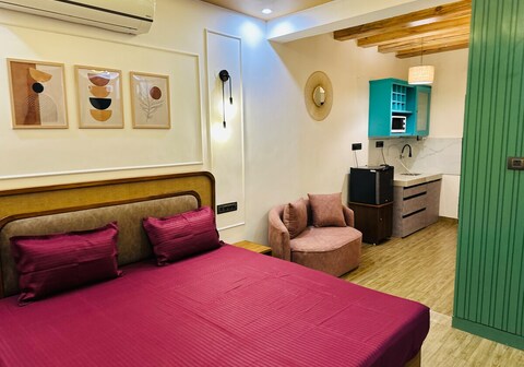 Rustic Brown By Red Hook Centrally Located