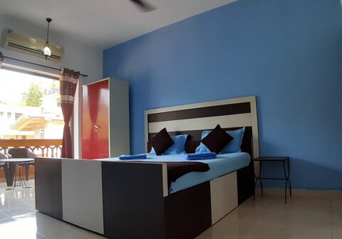 Phoenix Guest House Close to Beach.