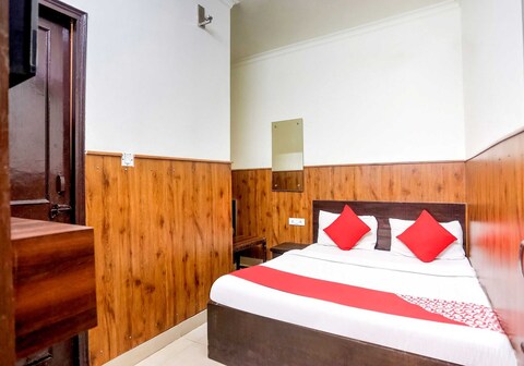 Super Hotel O Shri Sai Guest House