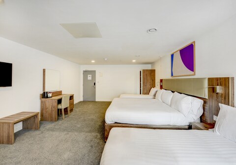 OYO Plymouth Central Hotel