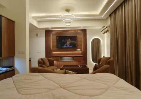 Star Inn, dlf mypad