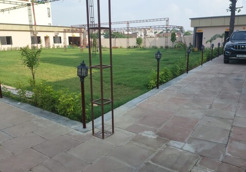 Shiv Kashi Lawn And Guest House