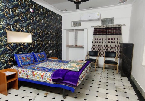 Padmlaxmi Guest house