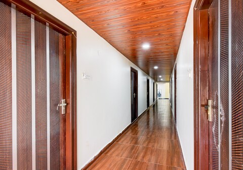 SPOT ON Jhansi Hotel & Family Restaurants Luxury Rooms