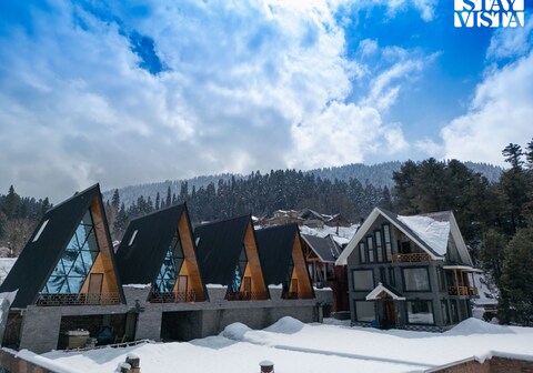 StayVista at Frozen Fall @ Frostflare Cottages