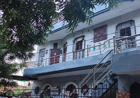 Roshan Taj Guest House
