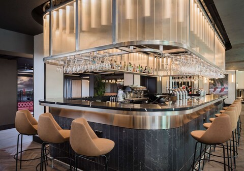 Radisson RED Hotel London Heathrow