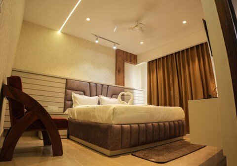 HOTEL LIME TREE