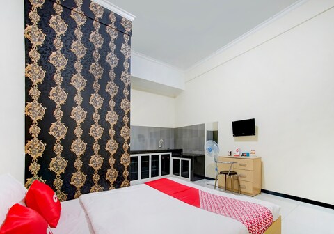 Capital O 90151 Guest House 180