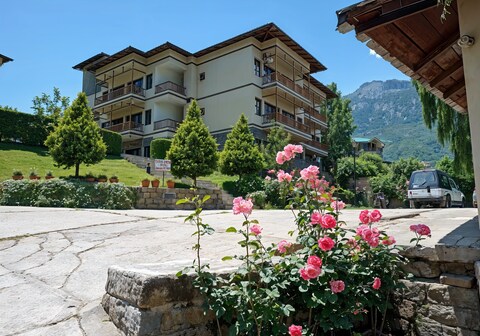 Riverbend Retreat 1BHK Apartment by Homeyhuts - 3