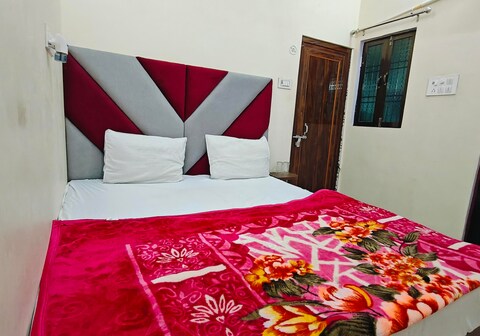 Rudraksha Guest House Near Banaras Railway Station