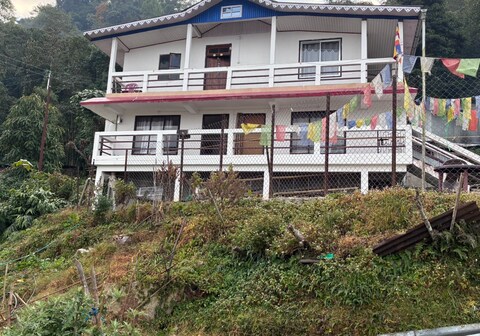 MOUNTAIN ESCAPES HOMESTAY