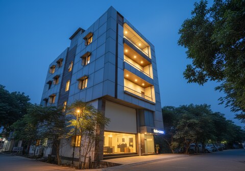 FabHotel Just Inn - Nr. Lajpat Nagar Market