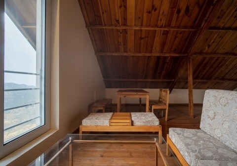 3BHK Hilltop Cottage with Scenic Mountain Views