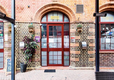 OYO The Arch, Wembly Stadium